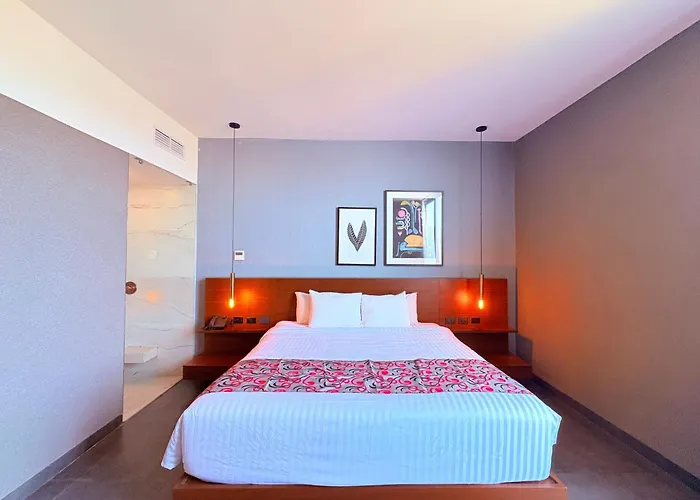 Aparthotel Queen Oasis Just Minutes From The *